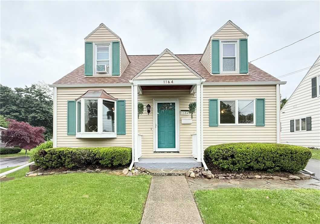 Exterior, Facade, Cape Cod