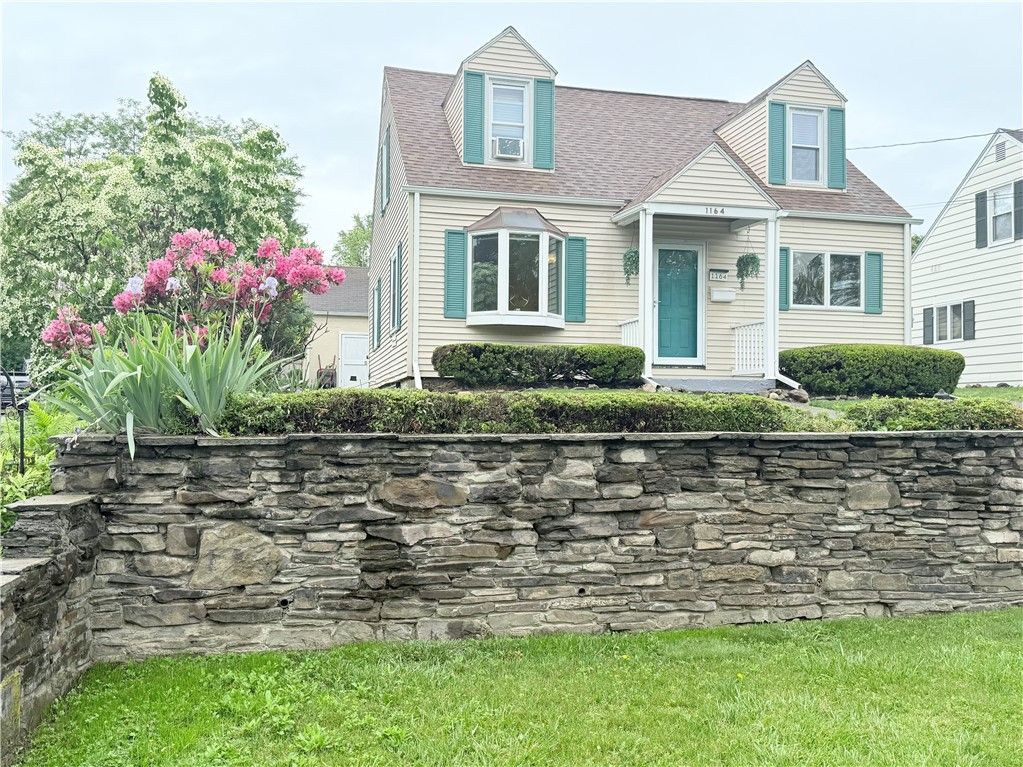 Exterior, Facade, Cape Cod