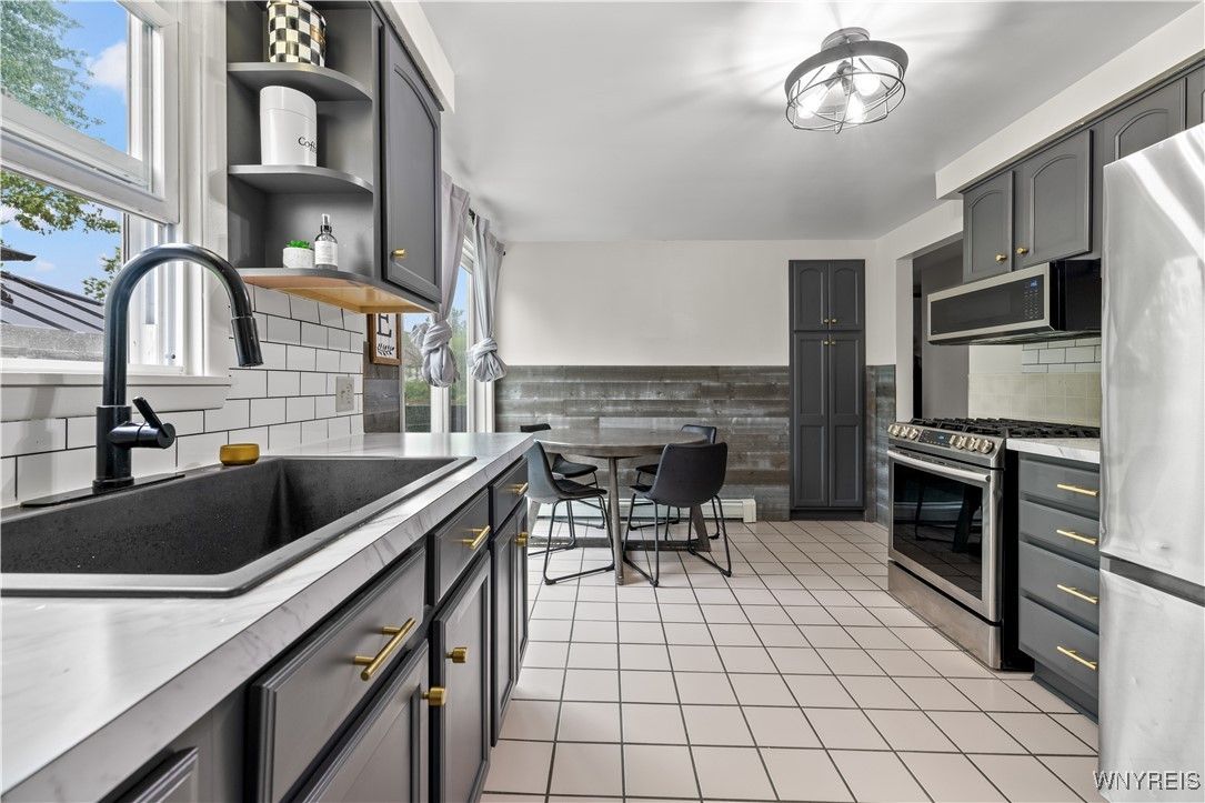 Dining room, Interior, Kitchen, Stainless Steel Appliances, Water