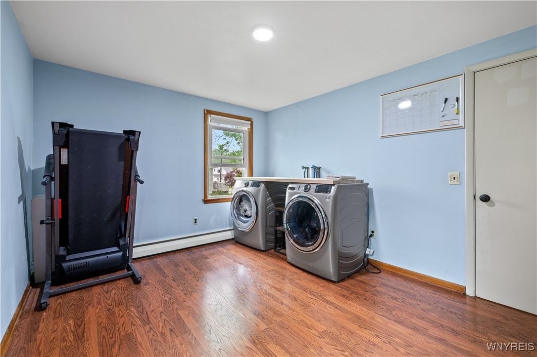 Interior, Recessed Lighting, Washer, Wood Texture Flooring