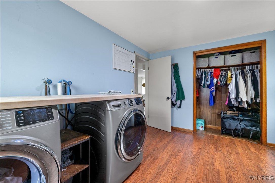 Interior, Washer, Wood Texture Flooring
