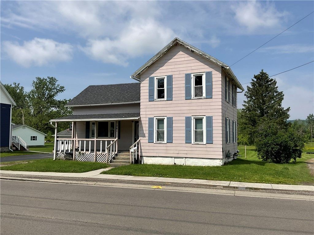Exterior, Facade, Queen Anne Victorian