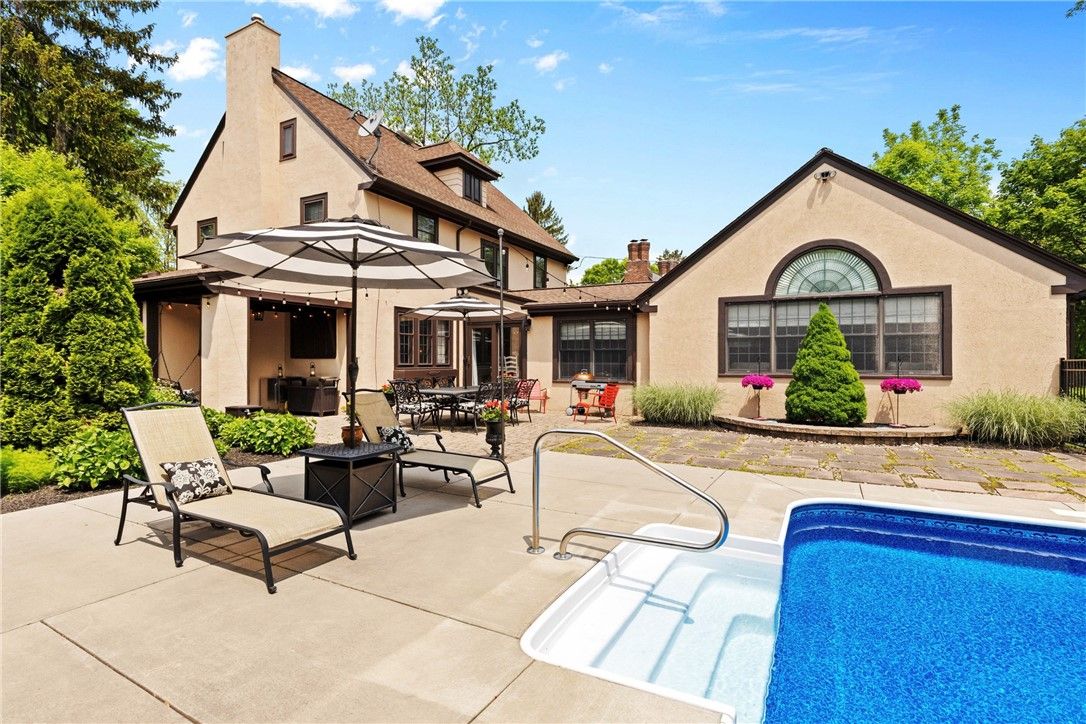 Exterior, Pool