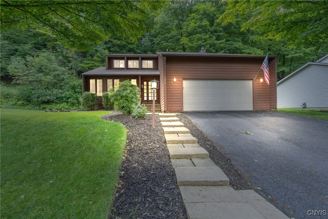 Attached, Backyard, Exterior, Facade, Modern