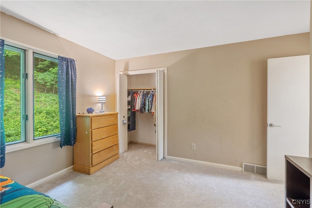 Empty room, Interior, Walk-in Closets