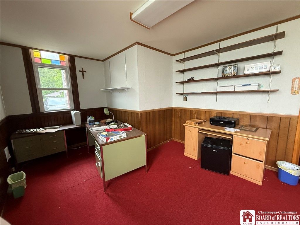Home Office, Interior