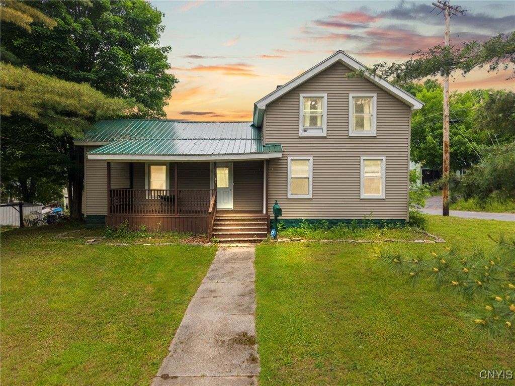 Backyard, Exterior, Facade, Split Level