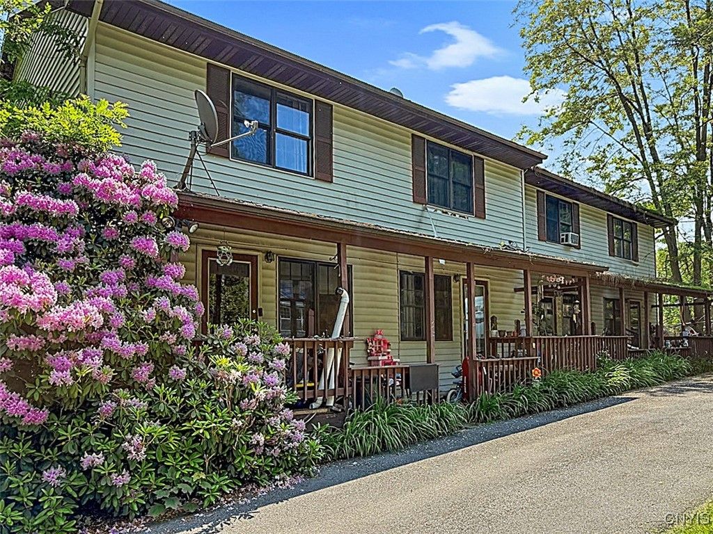 Exterior, Facade, American Foursquare