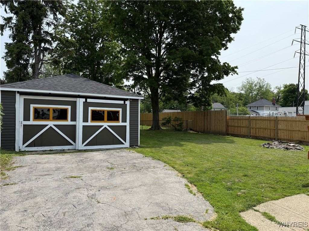 Backyard, Exterior