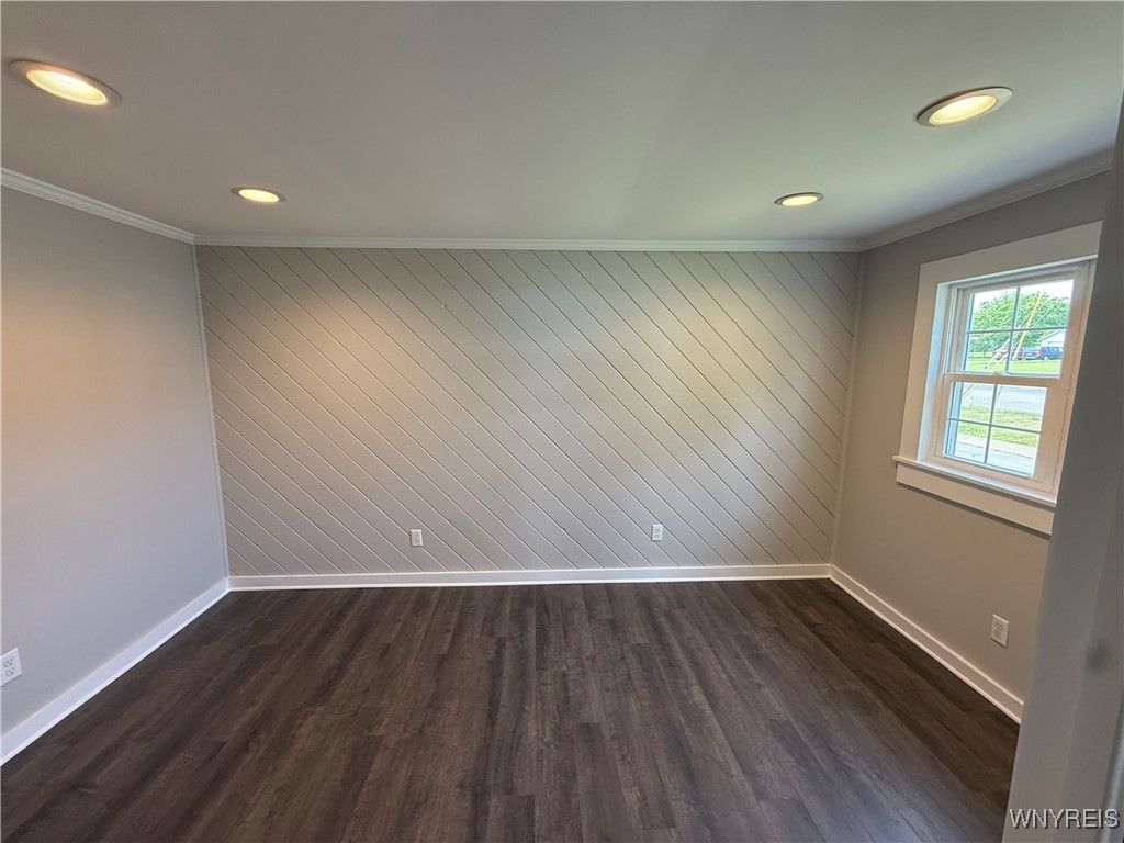 Empty room, Interior, Recessed Lighting, Wood Texture Flooring