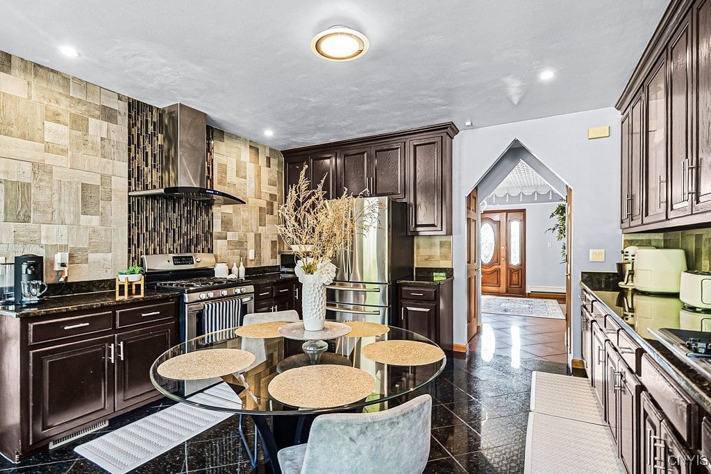 Dining room, Interior, Kitchen, Recessed Lighting, Stainless Steel Appliances