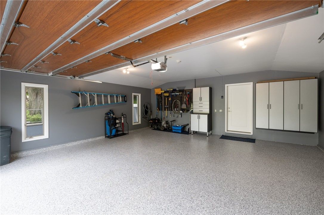 Garage, Interior
