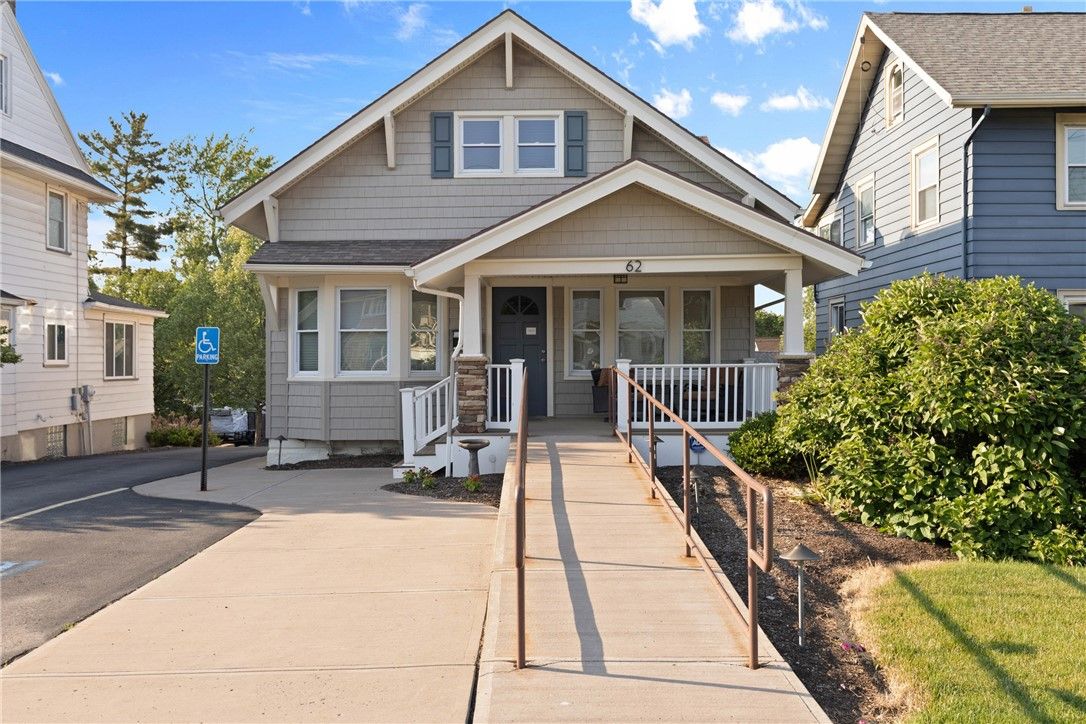 Exterior, Facade, American Craftsman