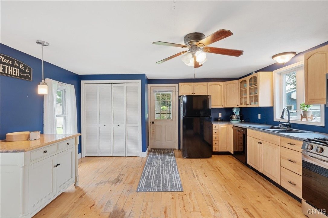 Interior, Kitchen, Pendant Lights, Wood Texture Flooring