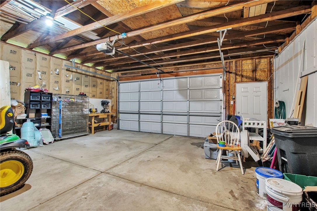 Garage, Interior, Wooden Beams