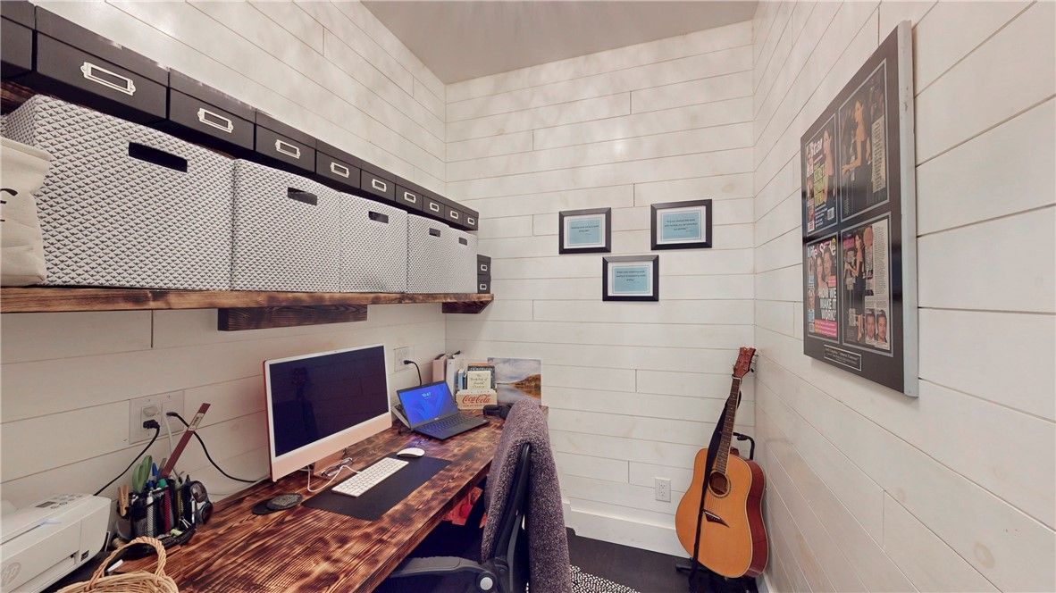 Home Office, Interior