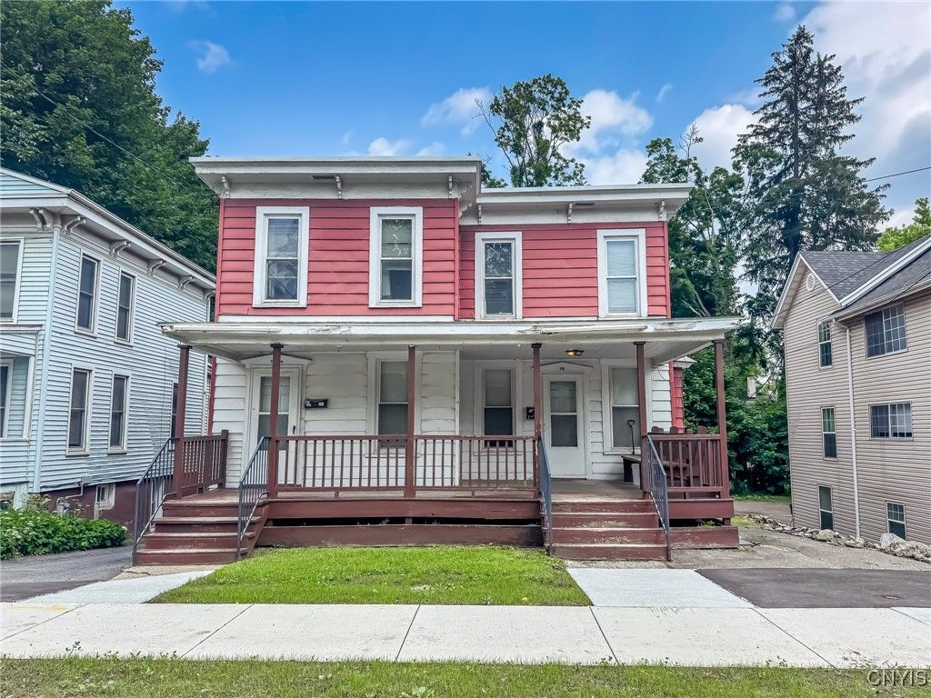 Exterior, Facade, American Foursquare
