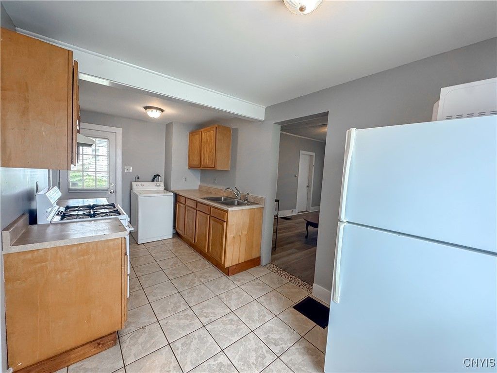 Interior, Kitchen, Washer, Wood Texture Flooring