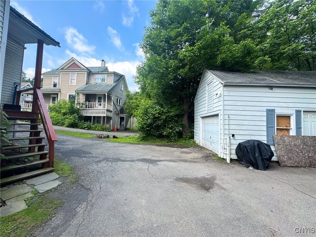 Detached Garage, Exterior
