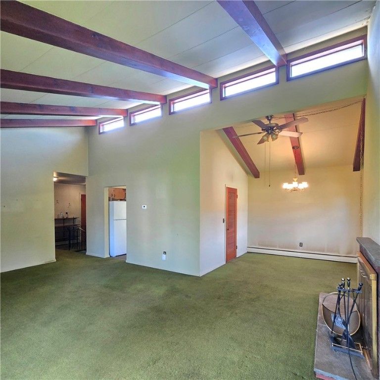 Empty room, Interior, Wooden Beams