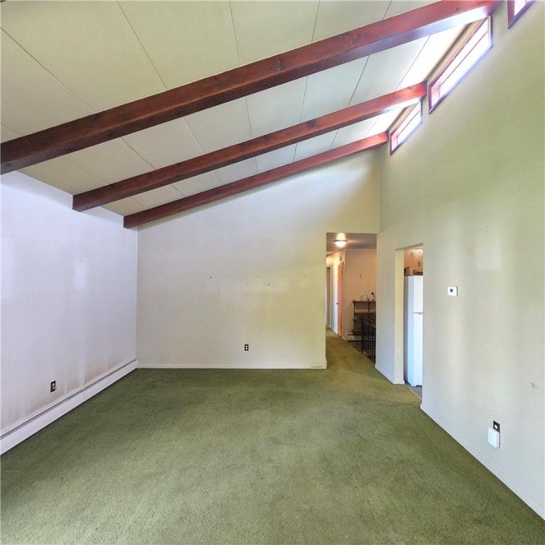 Empty room, Interior, Wooden Beams