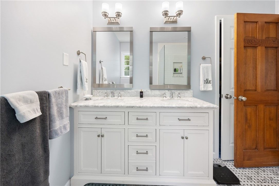 Bathroom, Dual Sink Vanities, Interior