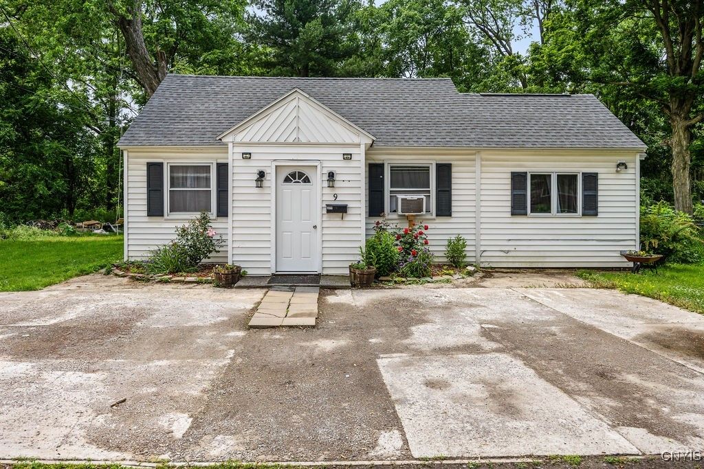 Exterior, Facade, Cape Cod