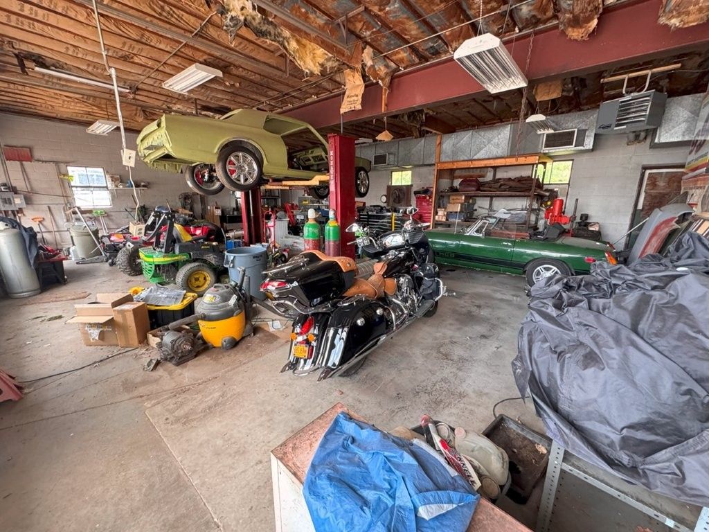 Garage, Interior