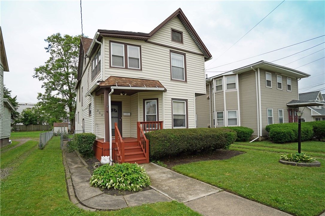 Exterior, Facade, Queen Anne Victorian