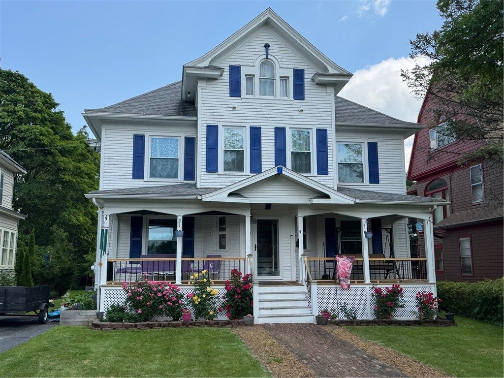 Exterior, Facade, Queen Anne Victorian