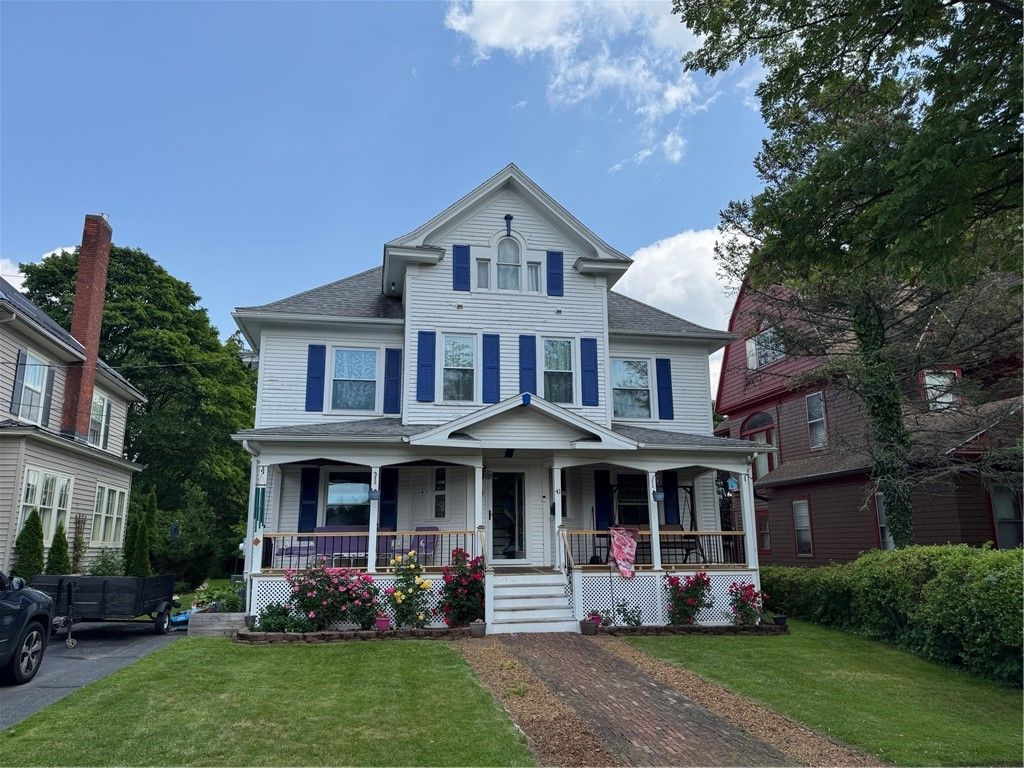 Exterior, Facade, Queen Anne Victorian