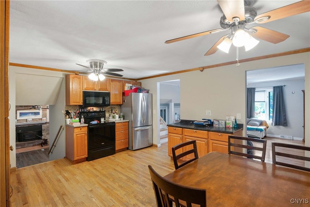 Dining room, Interior, Kitchen, Stainless Steel Appliances, Wood Texture Flooring