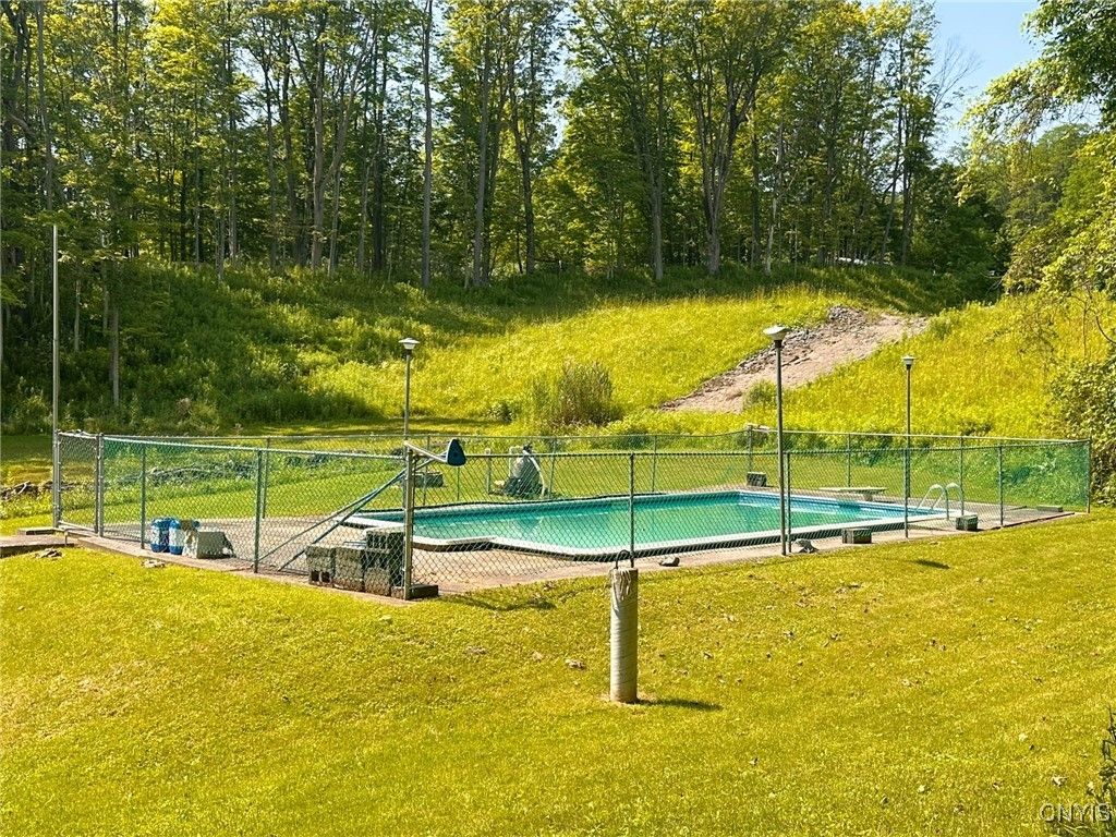 Exterior, Tennis Courts