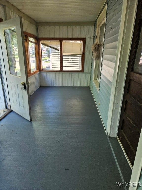 Empty room, Interior