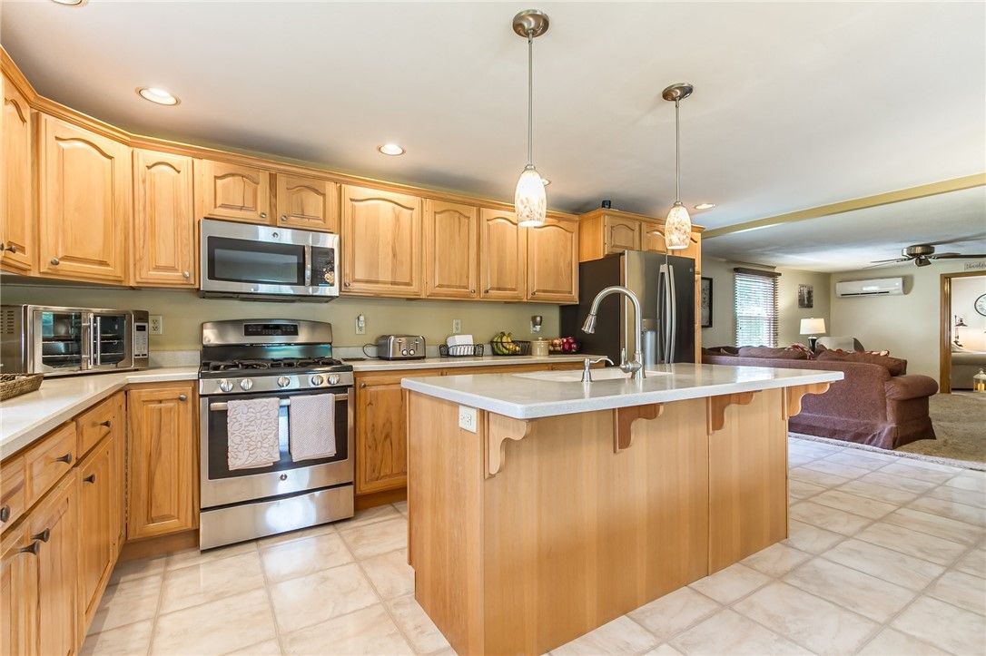 Interior, Kitchen, Living room, Pendant Lights, Recessed Lighting, Stainless Steel Appliances