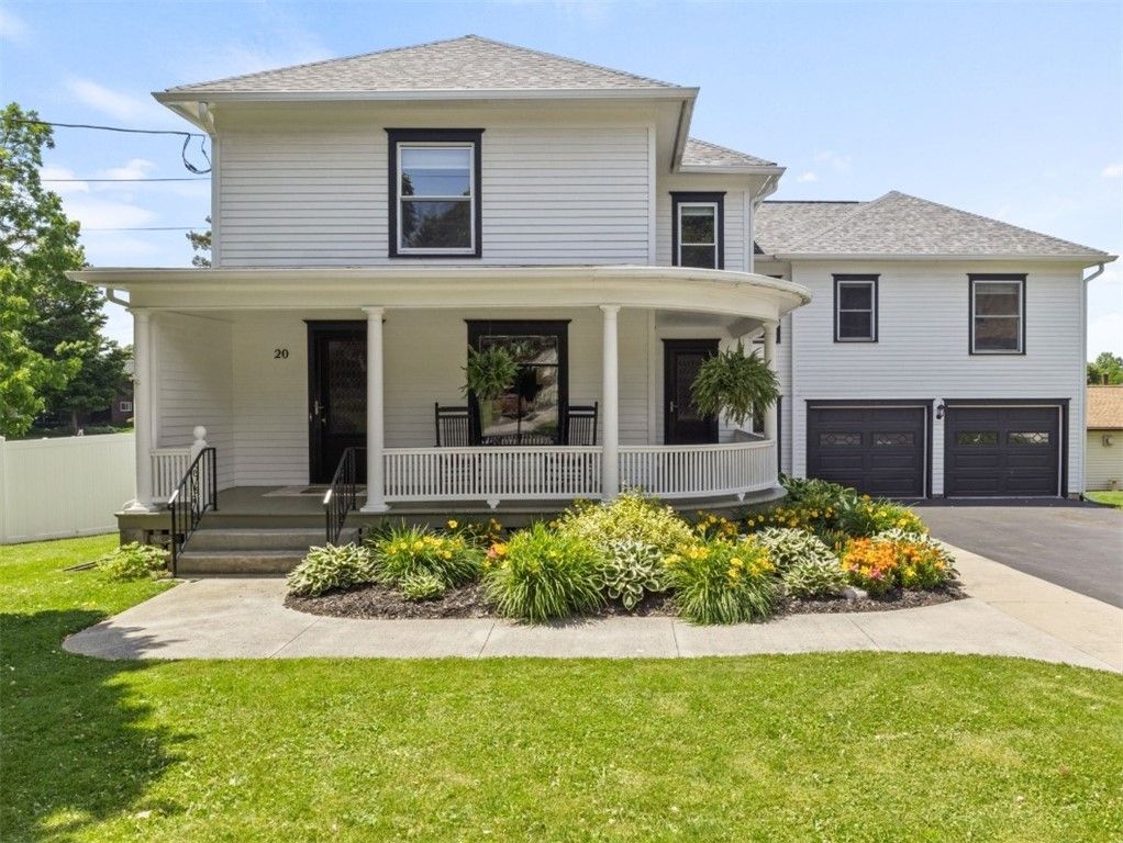 Attached, Exterior, Facade, American Foursquare