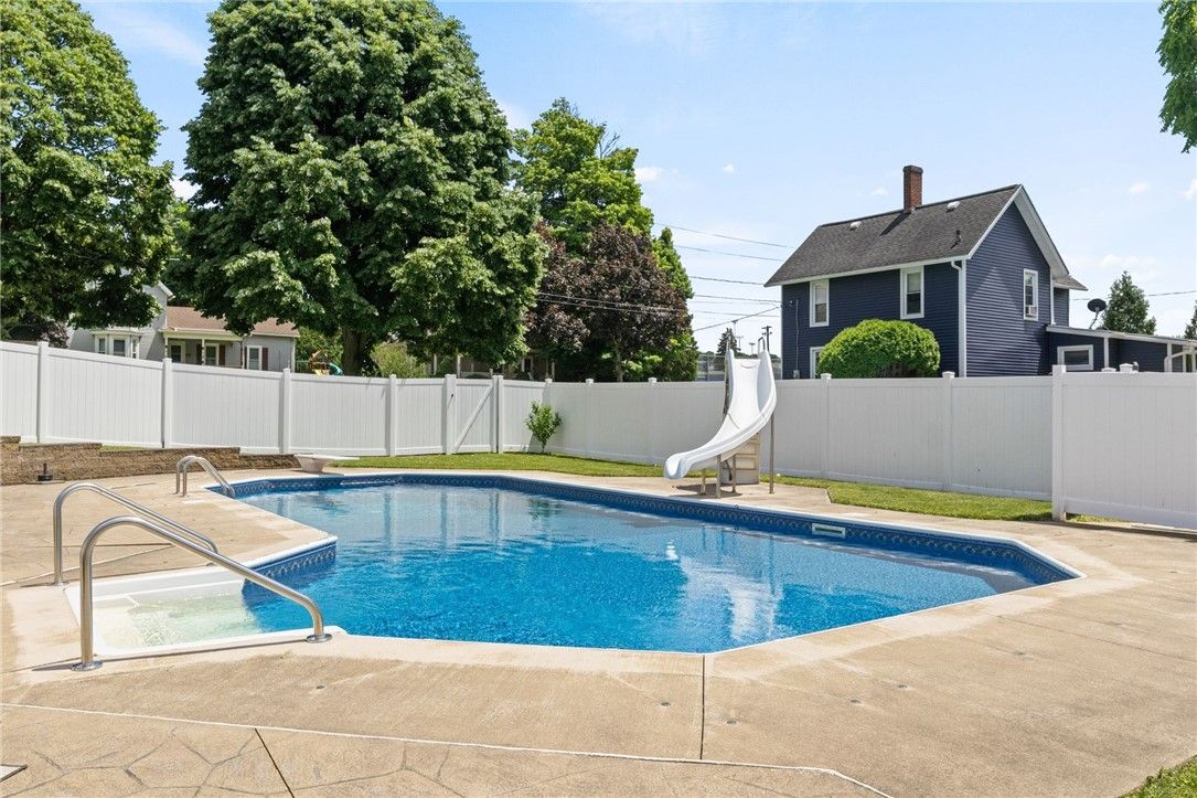 Exterior, Playground, Pool