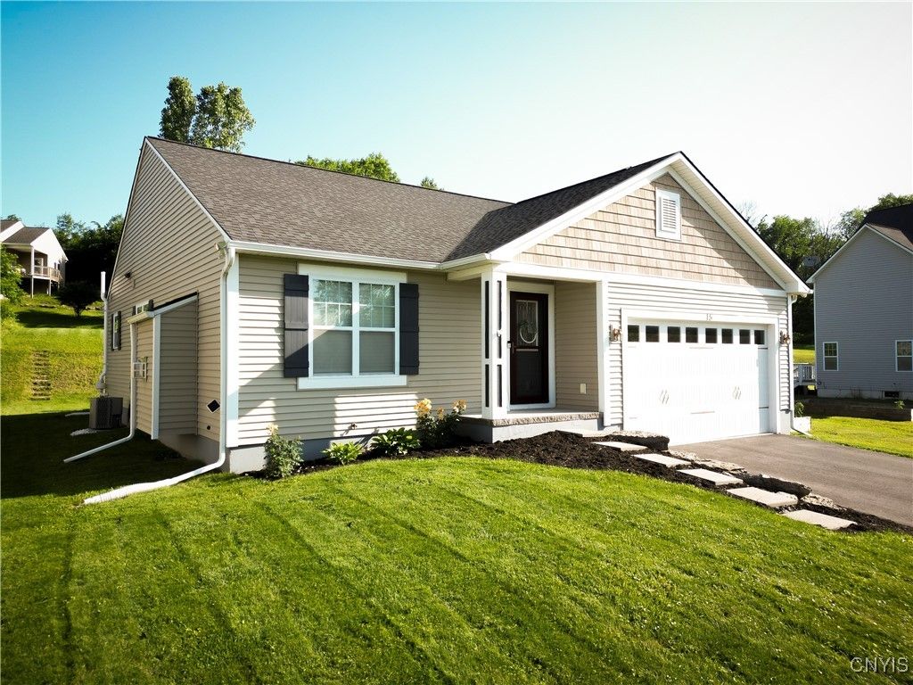 Attached, Exterior, Facade, Ranch