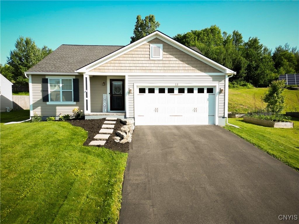 Attached, Exterior, Facade, Ranch
