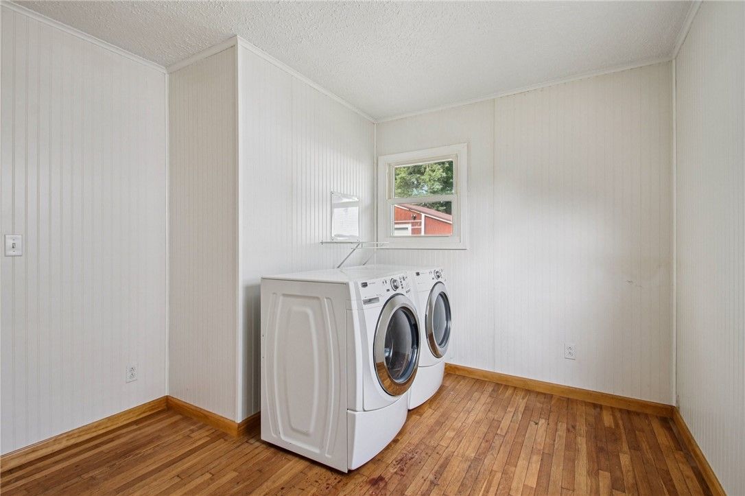 Interior, Washer, Wood Texture Flooring