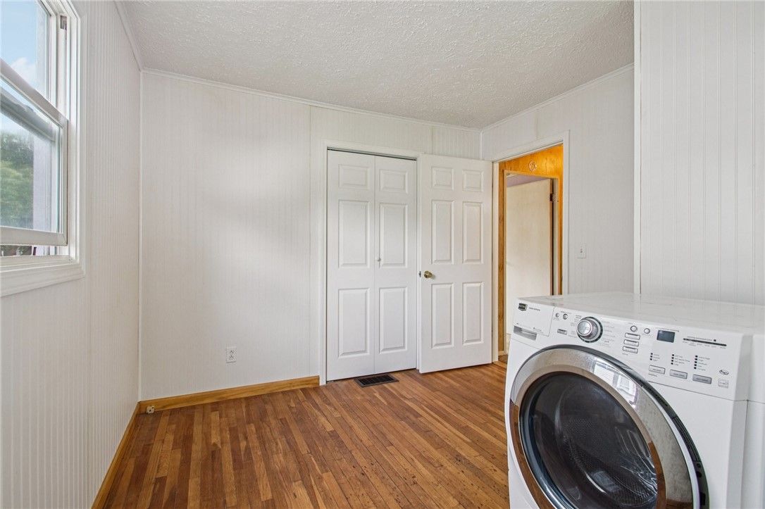 Interior, Washer, Wood Texture Flooring