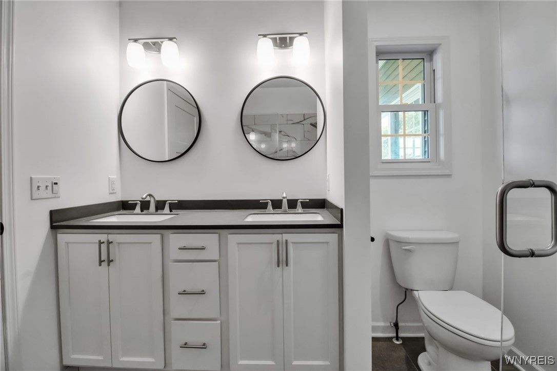 Bathroom, Dual Sink Vanities, Interior