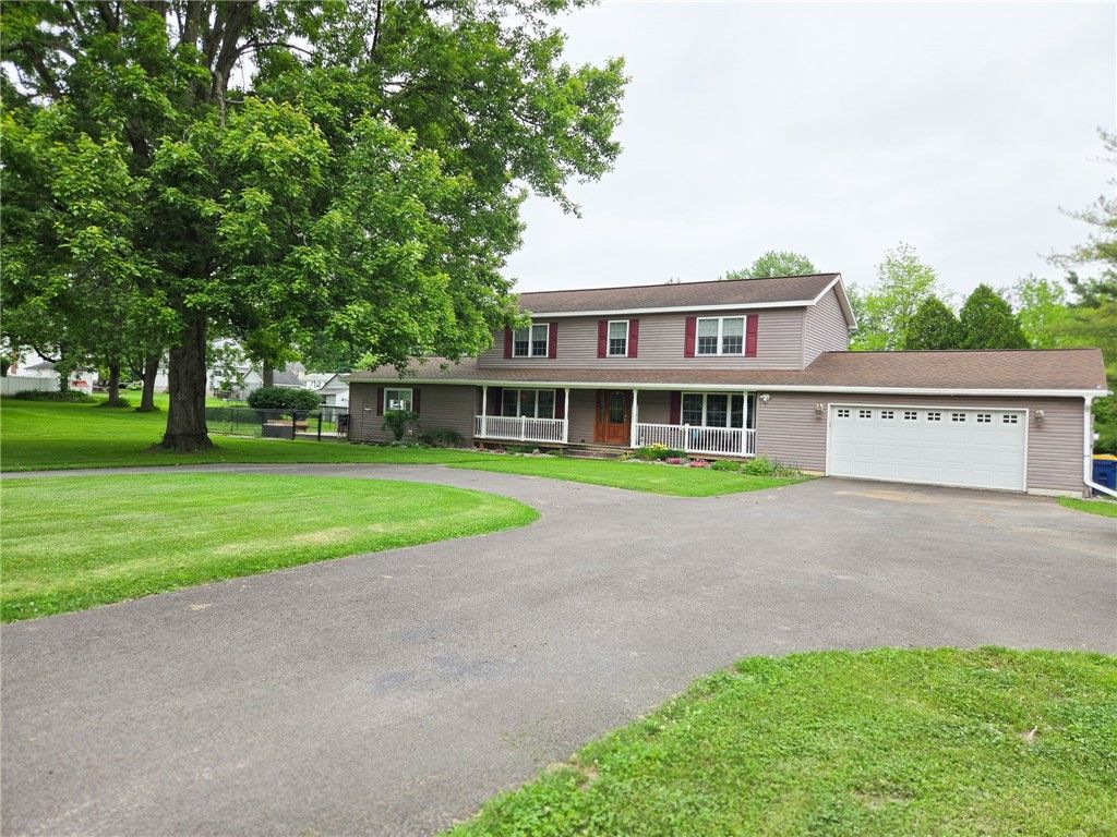 Attached, Backyard, Exterior, Facade, Split Level