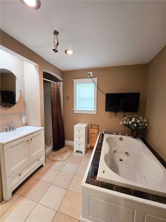 Bathroom, Interior, Recessed Lighting