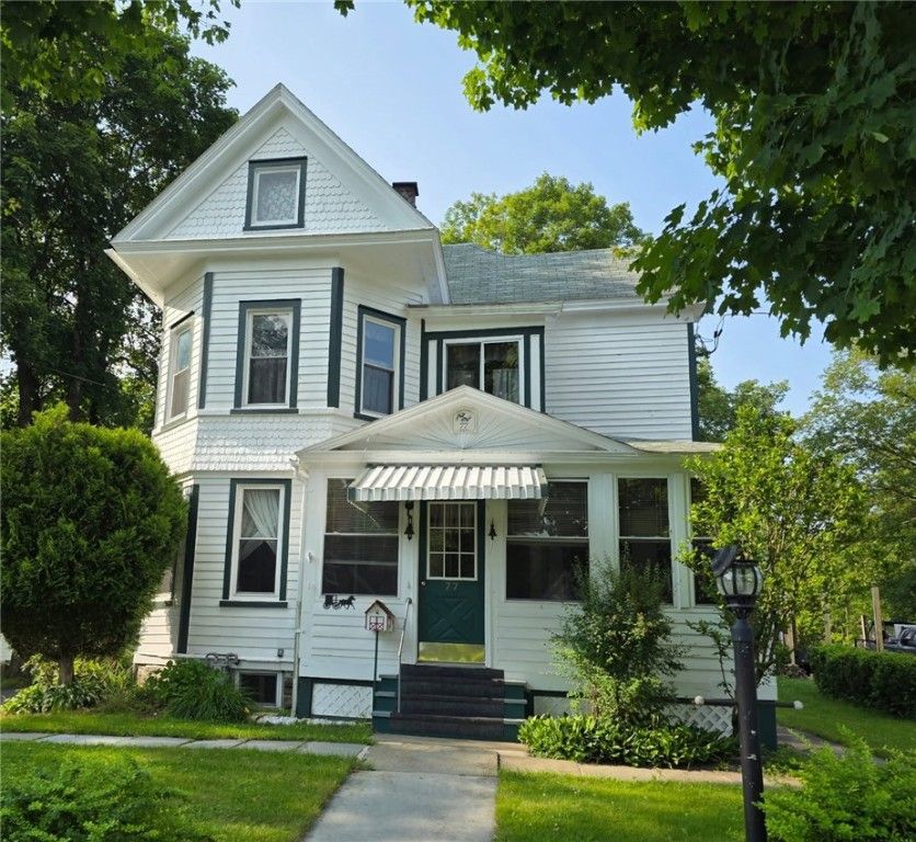 Exterior, Facade, Queen Anne Victorian