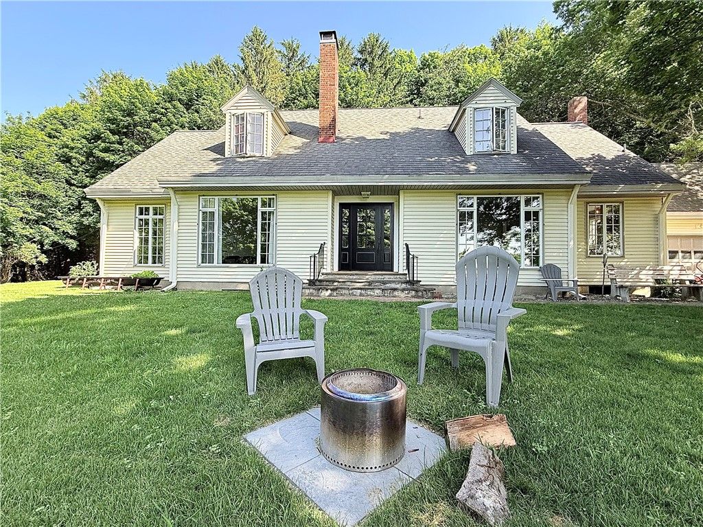 Backyard, Exterior, Facade, Cape Cod