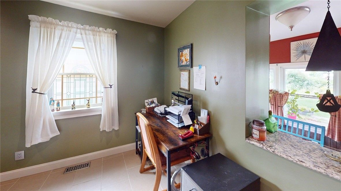 Home Office, Interior