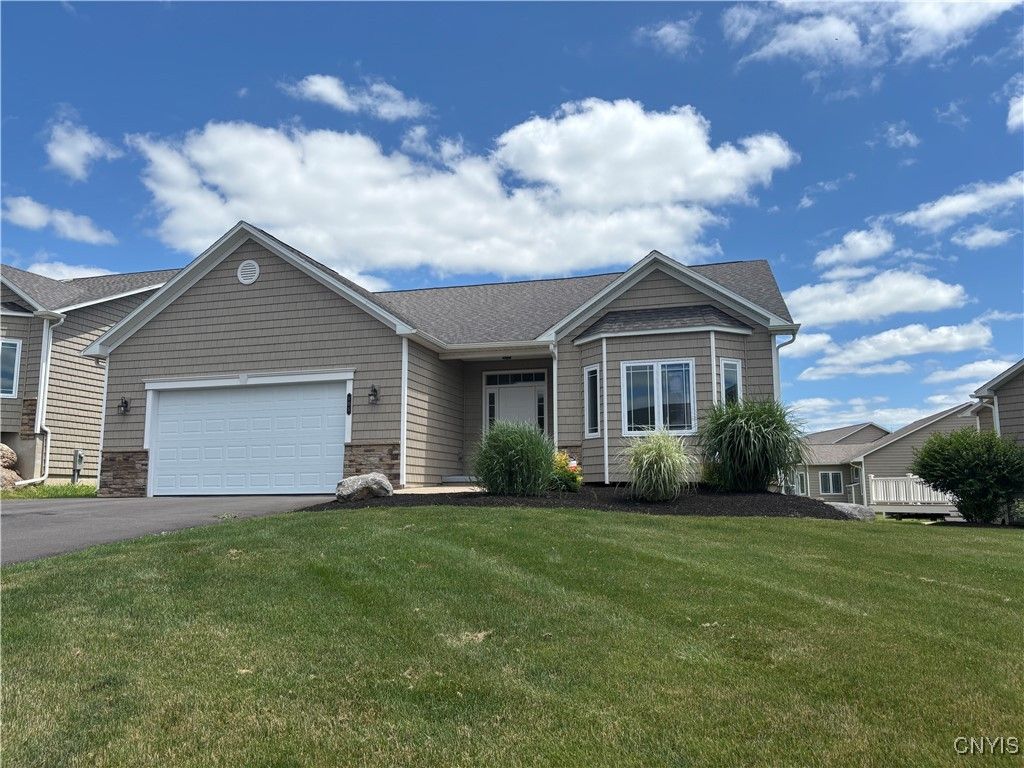 Attached, Exterior, Facade, Ranch