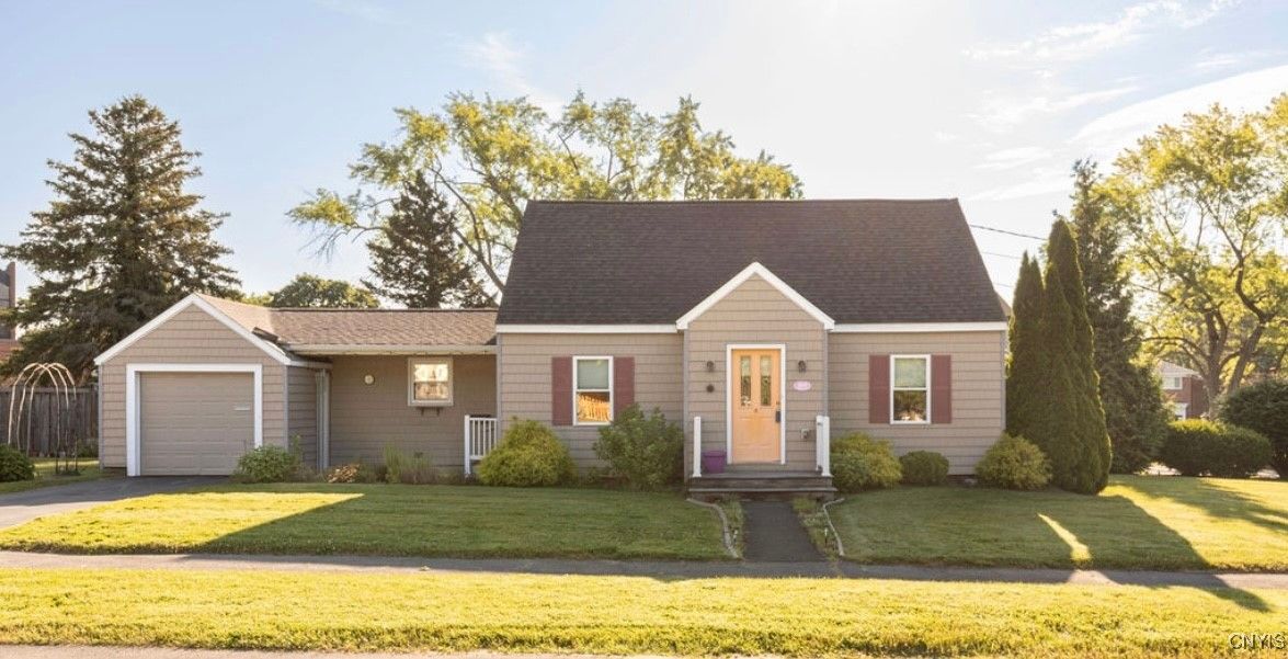 Attached, Exterior, Facade, Cape Cod