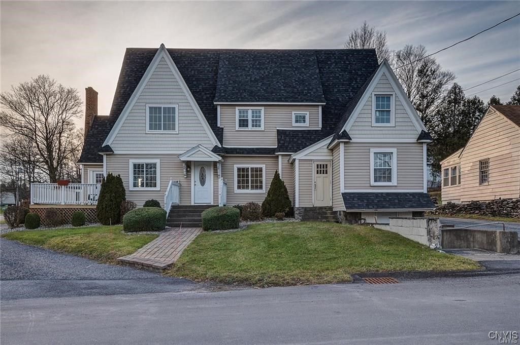 Attached, Exterior, Facade, Farmhouse